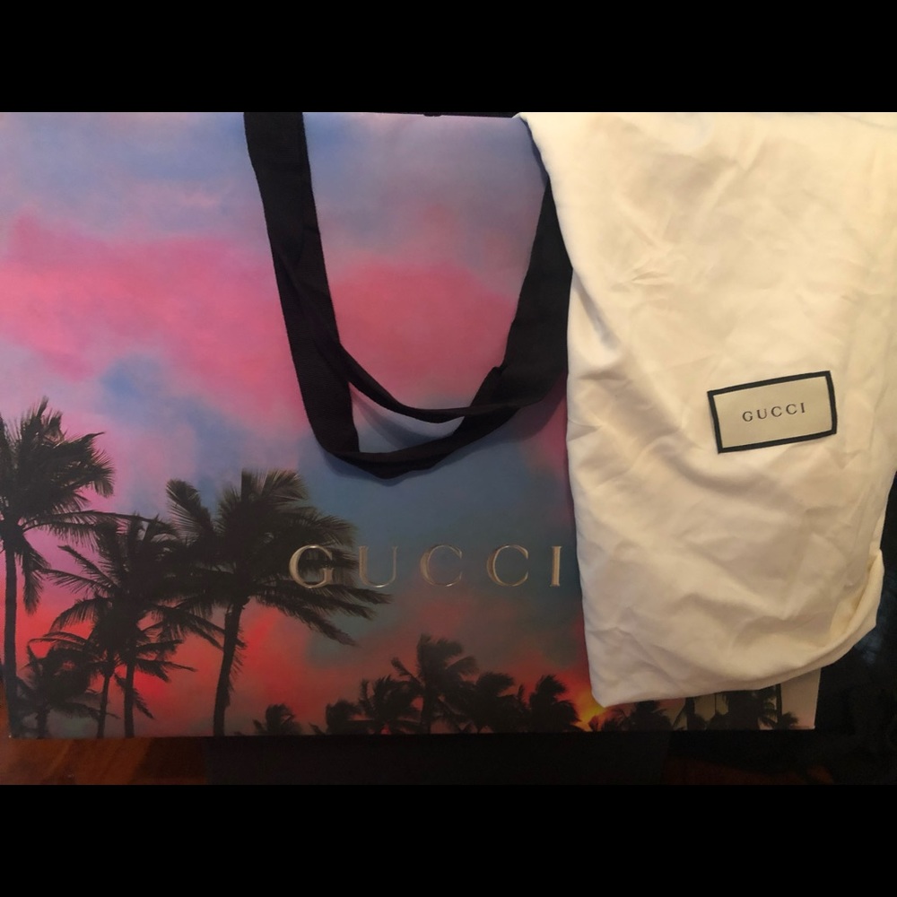 Gucci shopping 🛍 bag w/ silk dust bag